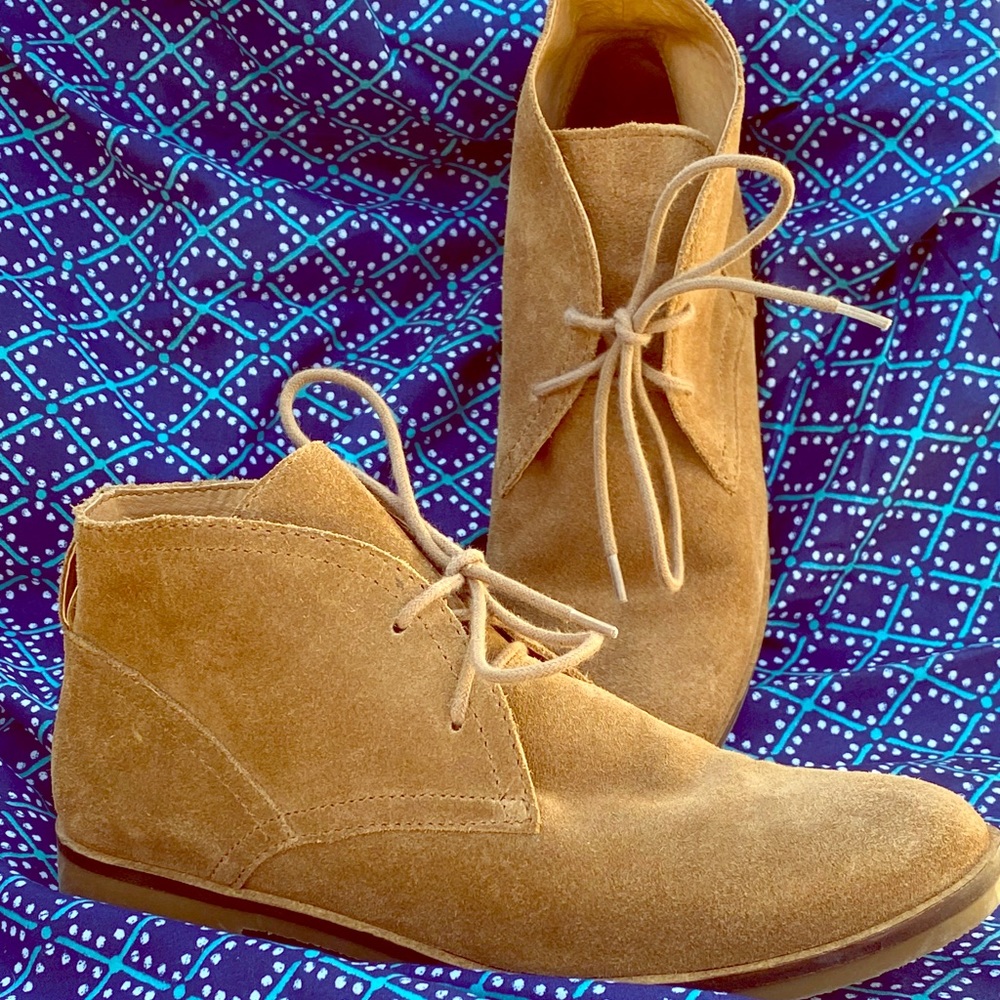 Lucky Brand suede lace up chuka boots